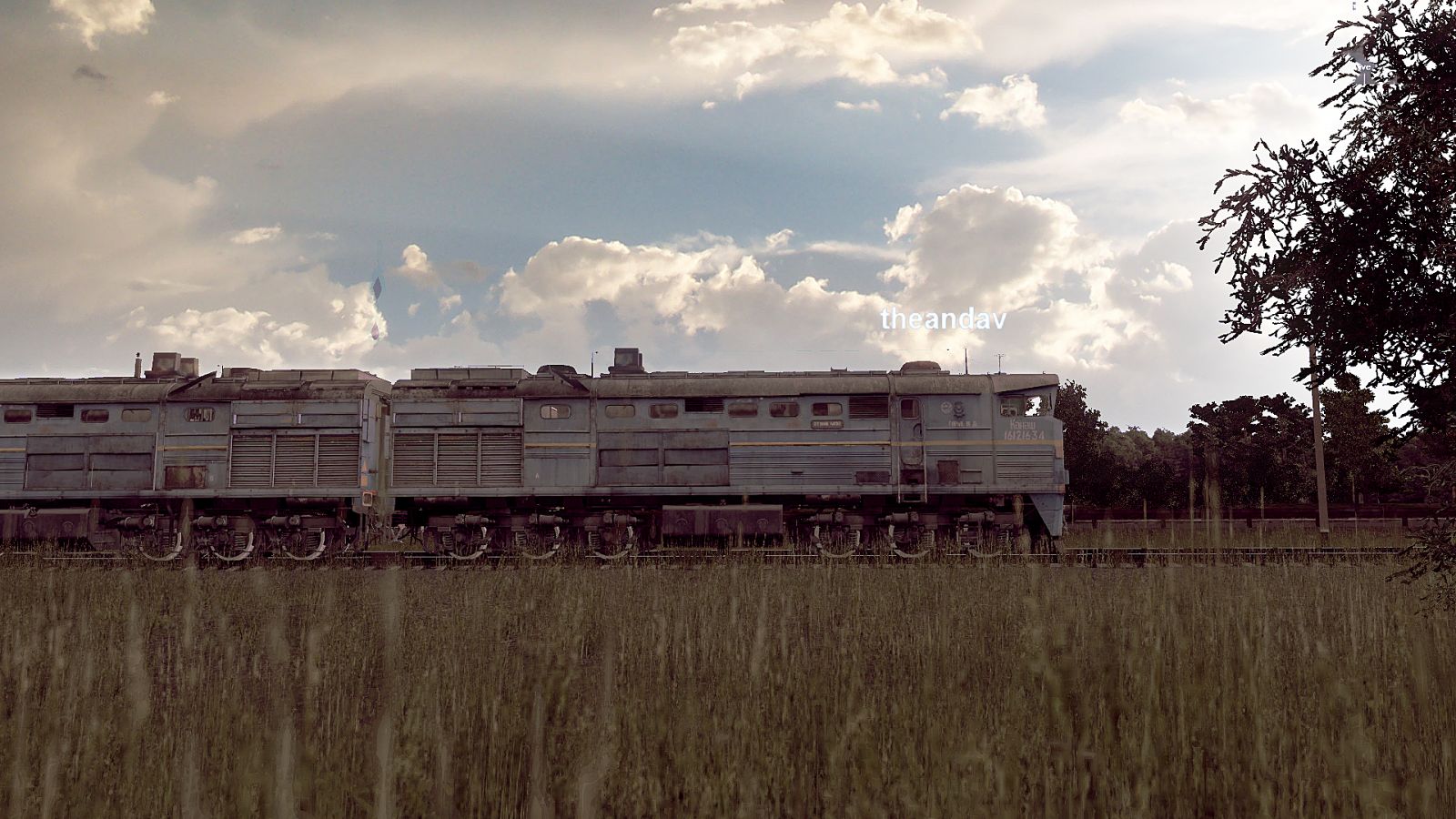 Тепловоз 2ТЭ10В-4036 с грузовым поездом.